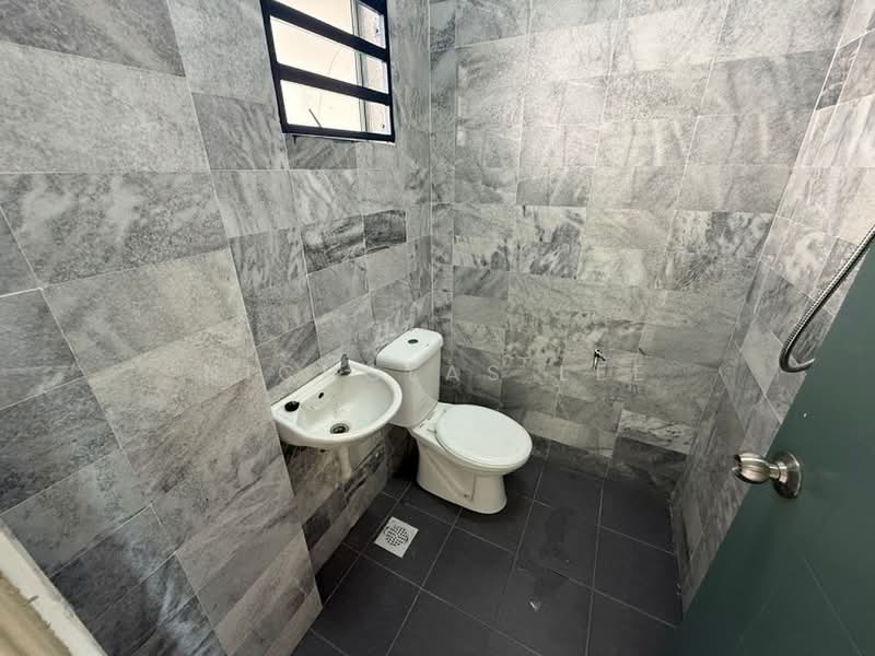 2-storey Terraced House for Rent in Station 18 (Ipoh) - Nicholas Lee - Bathroom - PropertyGuru.com.my