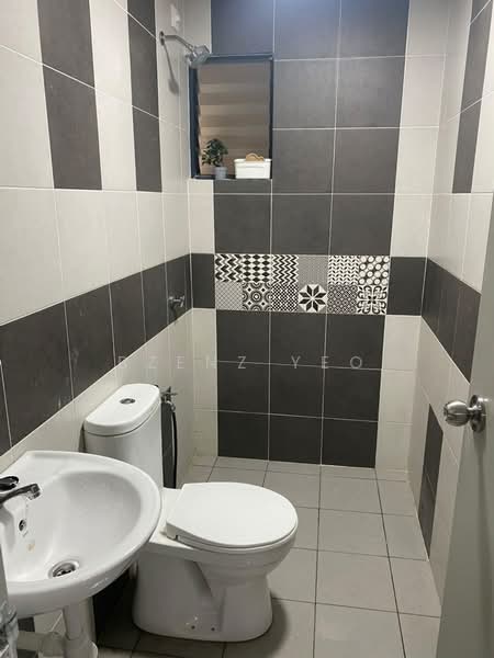 Servis Apartment untuk Disewa di Residensi Emas - Bzenz Yeo - Bathroom - PropertyGuru.com.my
