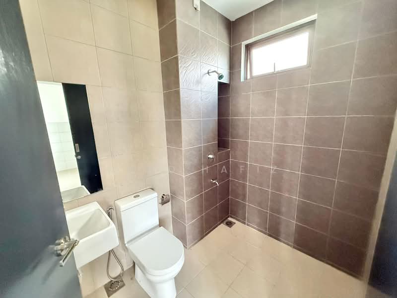 Rumah Teres 2 Tingkat untuk Dijual di Dengkil (Selangor) - Mohd Hafiz - Bathroom - PropertyGuru.com.my