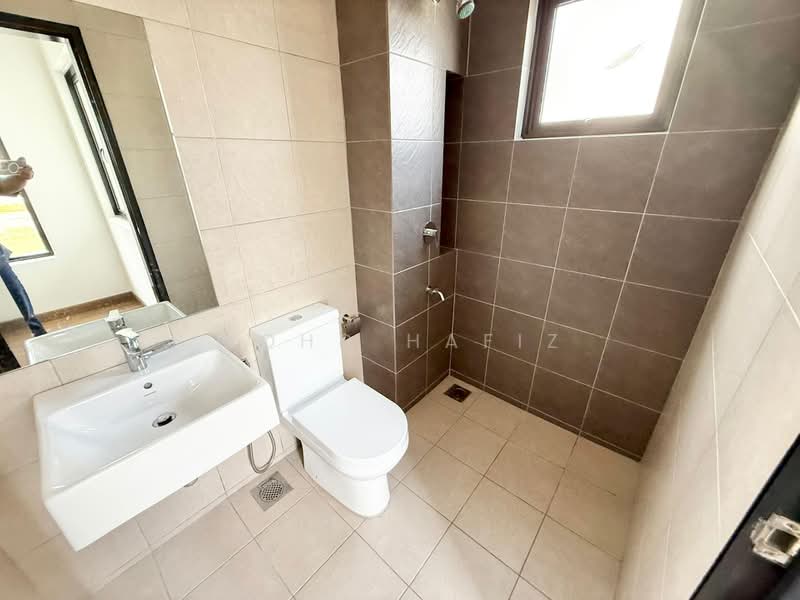 Rumah Teres 2 Tingkat untuk Dijual di Dengkil (Selangor) - Mohd Hafiz - Bathroom - PropertyGuru.com.my