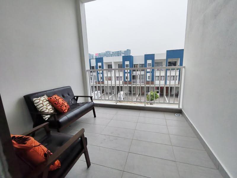 Rumah Bandar untuk Dijual di Sepang (Selangor) - Nixon Low - Balcony - PropertyGuru.com.my