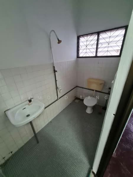 2-storey Terraced House for Rent in Taman Johor Jaya (Johor Bahru) - Edmond Tang - Bathroom - PropertyGuru.com.my