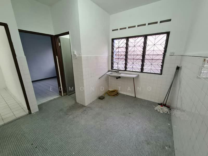 2-storey Terraced House for Rent in Taman Johor Jaya (Johor Bahru) - Edmond Tang - Kitchen - PropertyGuru.com.my