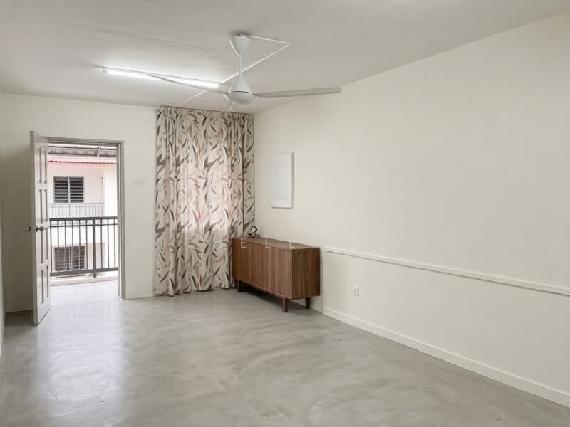 Pangsapuri untuk Dijual di Kuchai Entrepreneurs Park Apartment - Michelle Tan - Living Room - PropertyGuru.com.my