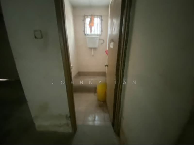 Kedai / Pejabat untuk Disewa di Kota Damansara (Selangor) - Johnny Tan - Bathroom - PropertyGuru.com.my