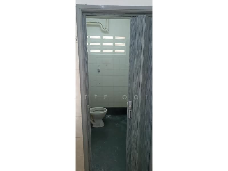 Flat for Sale at Pusat Bayan - Jeff Ooi - Bathroom - PropertyGuru.com.my