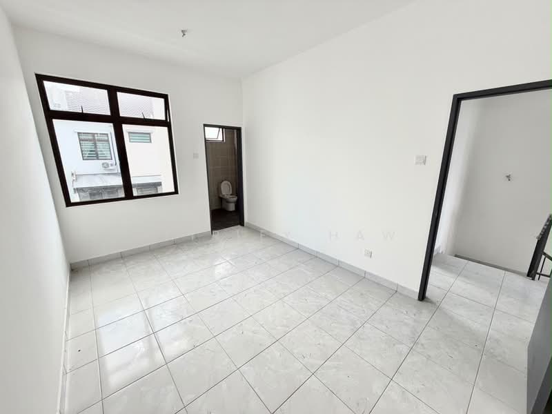 Rumah Teres 2 Tingkat untuk Dijual di Taman Austin Duta (Tebrau) - Shirley Haw - PropertyGuru.com.my