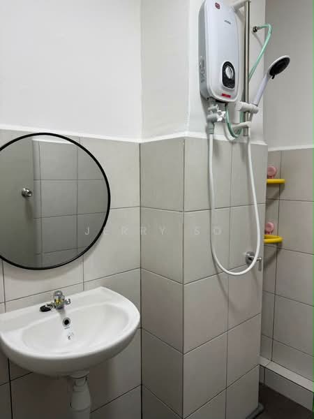 Kondominium untuk Disewa di Fairview Residence - Jerry So - Bathroom - PropertyGuru.com.my
