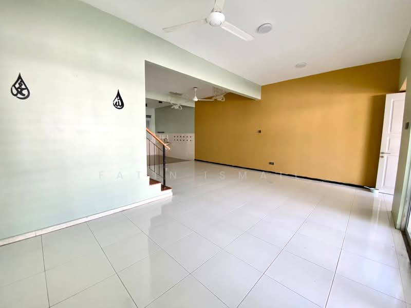 Rumah Teres 2 Tingkat untuk Dijual di TTDI Grove (Kajang) - Fatin Ismail - Living Room - PropertyGuru.com.my