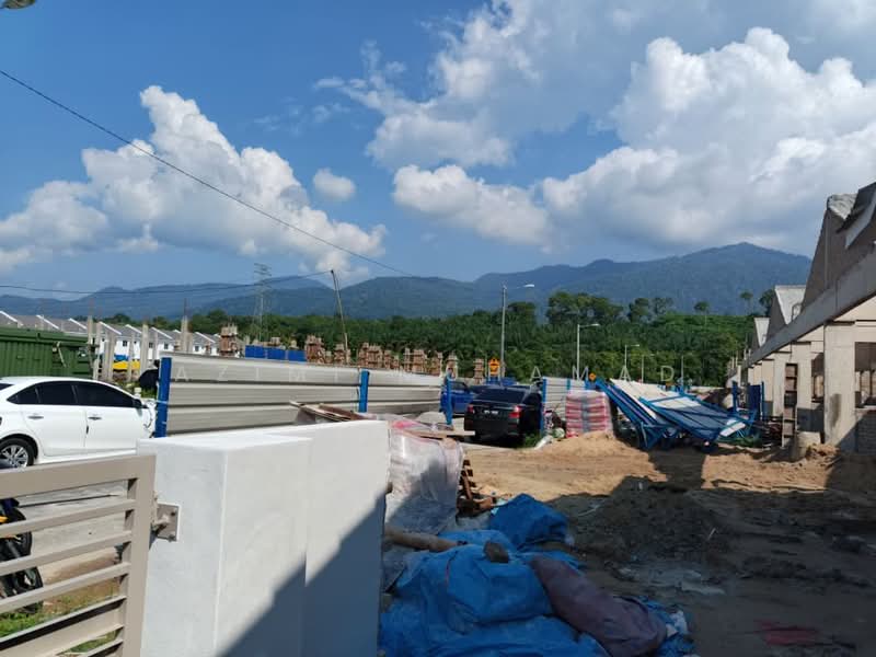 1-storey Terraced House for Sale in Ipoh (Perak) - Azimi Muhamad - Exterior - PropertyGuru.com.my