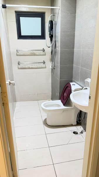 Condominium for Rent at Skyvilla @ D'Island - Joe Chan - Bathroom - PropertyGuru.com.my