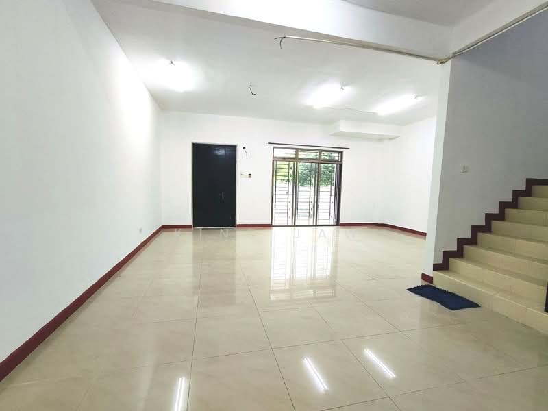 2-storey Terraced House for Sale in Taman Kempas Utama (Tebrau) - Kino Jaw - Living Room - PropertyGuru.com.my