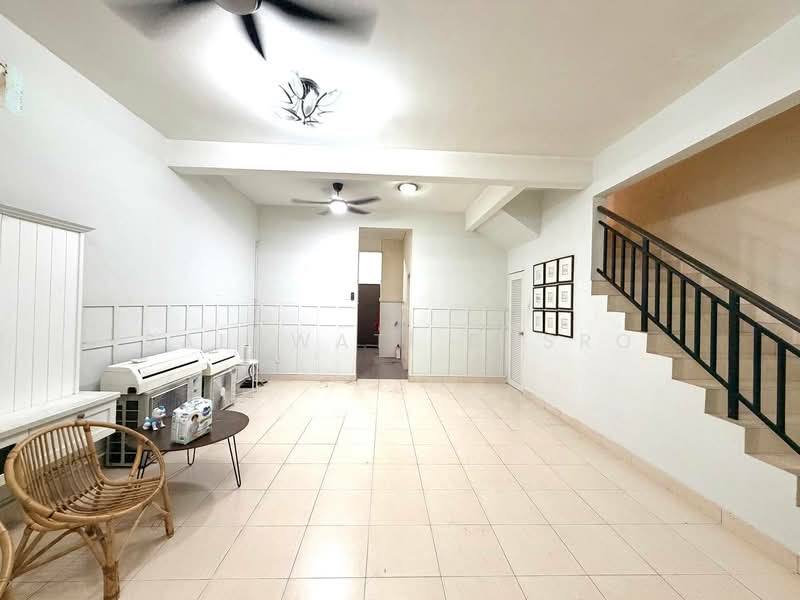 Rumah Teres 2 Tingkat untuk Dijual di Bandar Putera 2 (Klang) - Salawati Busro - Living Room - PropertyGuru.com.my