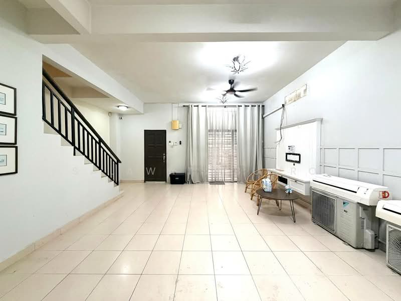 Rumah Teres 2 Tingkat untuk Dijual di Bandar Putera 2 (Klang) - Salawati Busro - Living Room - PropertyGuru.com.my