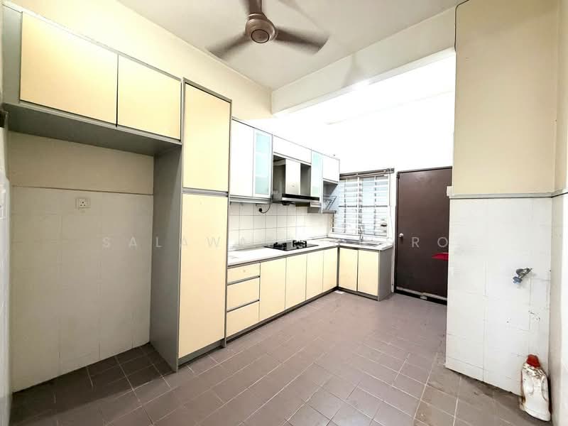 Rumah Teres 2 Tingkat untuk Dijual di Bandar Putera 2 (Klang) - Salawati Busro - Kitchen - PropertyGuru.com.my