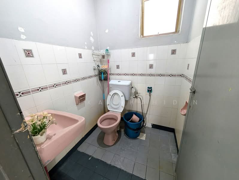 Kondominium untuk Dijual di Sri Suajaya Condominium - Shafika Shahidin - Bathroom - PropertyGuru.com.my