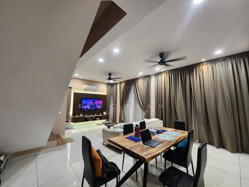 2-storey Terraced House for Sale in Elmina (Shah Alam) - KC Cheah - Living Room - PropertyGuru.com.my