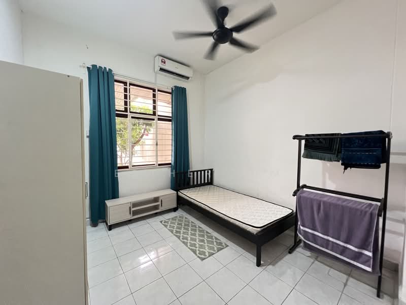 1-storey Terraced House for Sale in Seksyen 4 (Kota Damansara) - Esther Lim - Bedroom - PropertyGuru.com.my