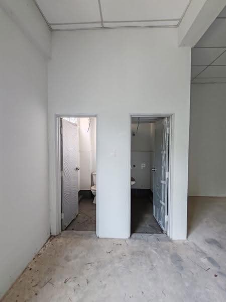 Shop / Office for Rent in Taman Rembia Perkasa (Rembia) - KK Yap - Bathroom - PropertyGuru.com.my