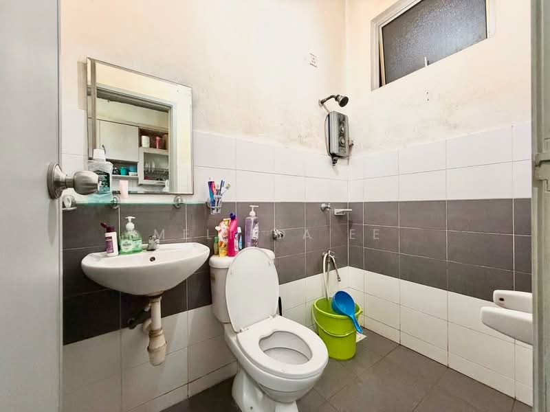 2-storey Terraced House for Sale in Setia Tropika (Johor Bahru) - Melinda Ee - Bathroom - PropertyGuru.com.my