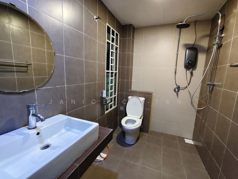 Kondominium untuk Disewa di Atmosfera Kondominium - Janice CC Tan - Bathroom - PropertyGuru.com.my