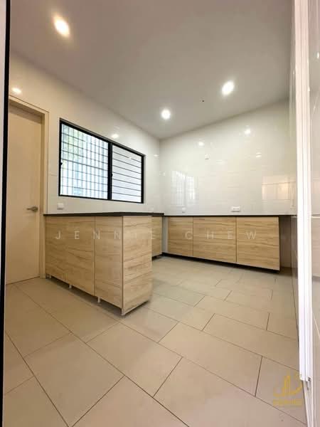 Semi-Detached House for Sale in Setia Alam (Selangor) - Jennie Chew - Kitchen - PropertyGuru.com.my
