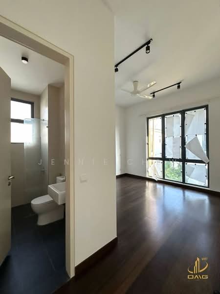 Semi-Detached House for Sale in Setia Alam (Selangor) - Jennie Chew - Bathroom - PropertyGuru.com.my