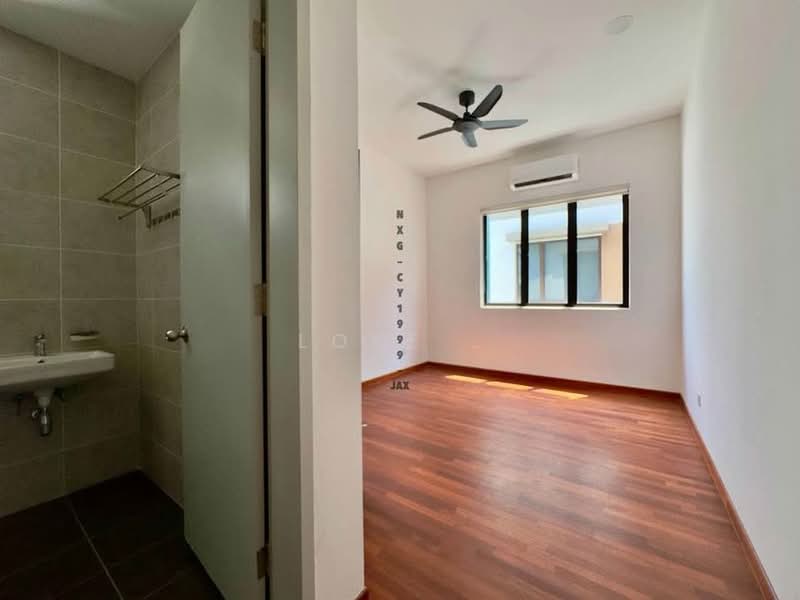 Semi-Detached House for Rent in Setia Utama (Setia Alam) - Loke . - Bathroom - PropertyGuru.com.my
