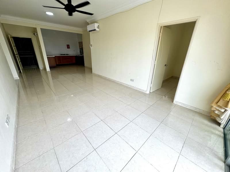 Kondominium untuk Dijual di Platinum Hill PV 6 - Azli Ibrahim - Living Room - PropertyGuru.com.my