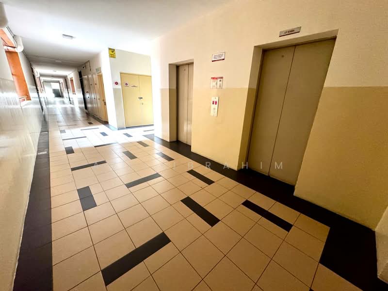 Kondominium untuk Dijual di Platinum Hill PV 6 - Azli Ibrahim - Corridor - PropertyGuru.com.my