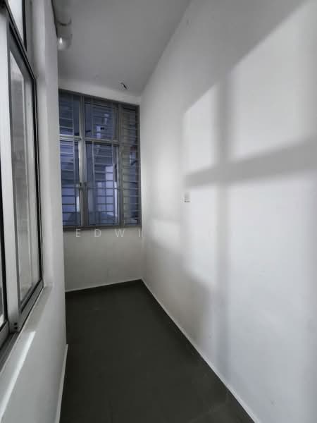 Pangsapuri untuk Disewa di Seri Molek Perdana - Edwin Lim - Corridor - PropertyGuru.com.my