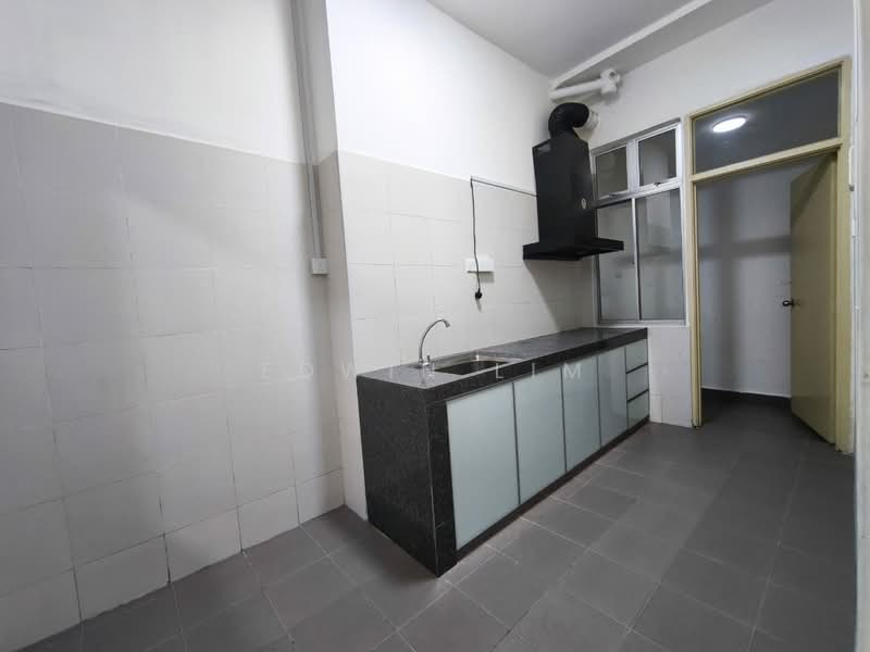 Pangsapuri untuk Disewa di Seri Molek Perdana - Edwin Lim - Kitchen - PropertyGuru.com.my