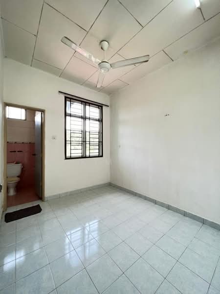 Rumah Teres 2 Tingkat untuk Disewa di Taman Bukit Tiram (Ulu Tiram) - Kim . - Bathroom - PropertyGuru.com.my