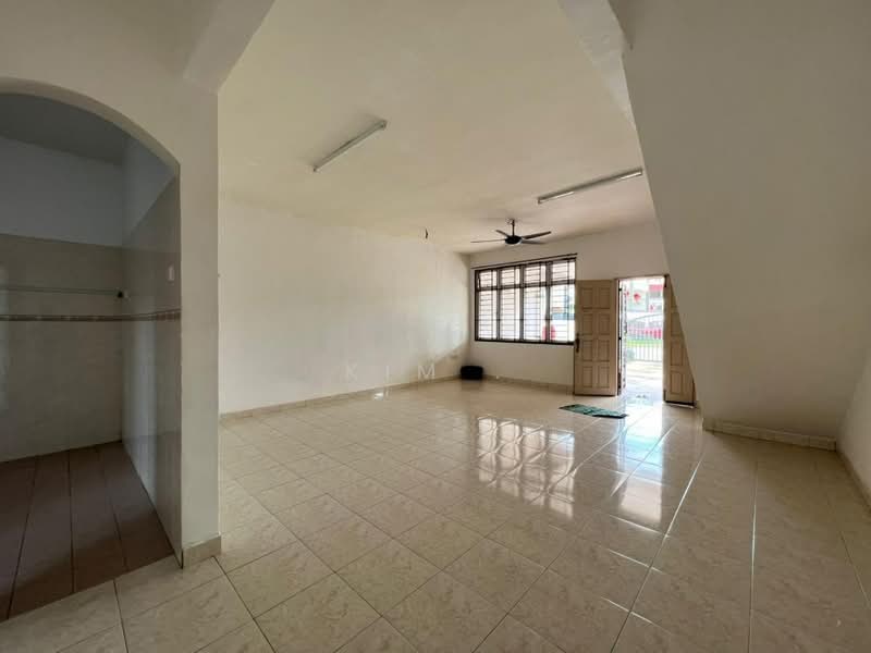 Rumah Teres 2 Tingkat untuk Disewa di Taman Bukit Tiram (Ulu Tiram) - Kim . - Living Room - PropertyGuru.com.my