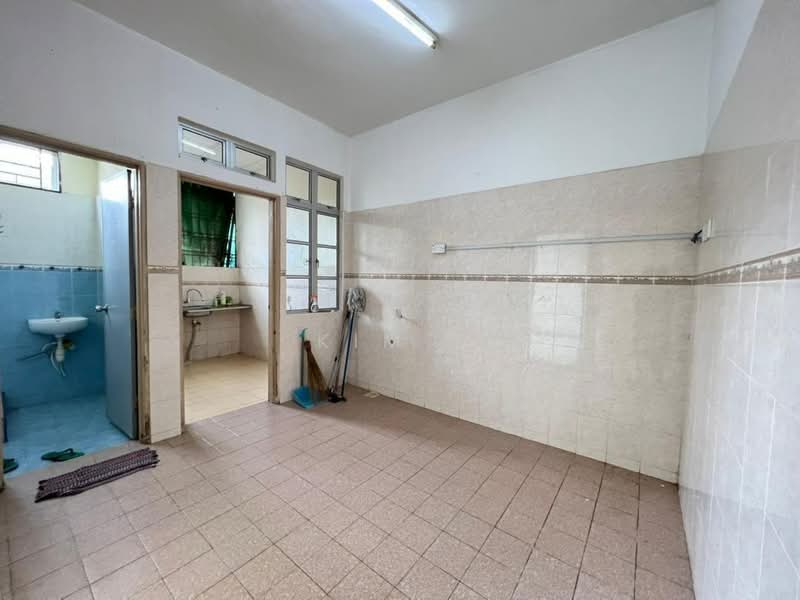 Rumah Teres 2 Tingkat untuk Disewa di Ulu Tiram (Johor) - Kim . - Bathroom - PropertyGuru.com.my
