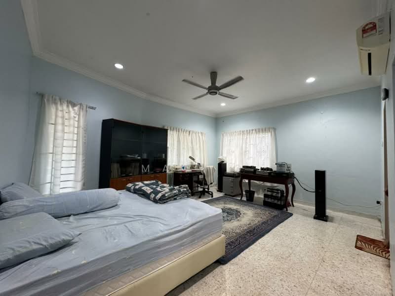 Rumah Banglo untuk Dijual di Kampung Paya Ikan (Bukit Baru) - Macy G - Bedroom - PropertyGuru.com.my
