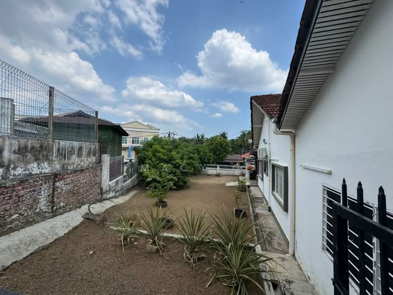 Rumah Banglo untuk Dijual di Kampung Paya Ikan (Bukit Baru) - Macy G - Exterior - PropertyGuru.com.my