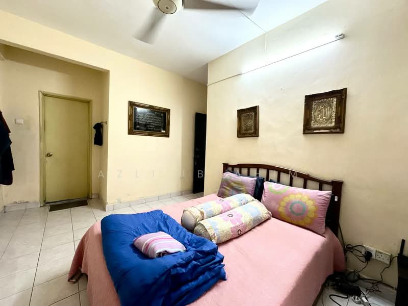 Apartment for Sale at Pangsapuri Waja - Azli Ibrahim - Bedroom - PropertyGuru.com.my