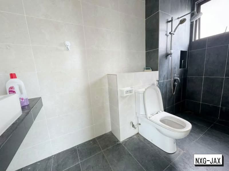 Semi-Detached House for Sale in Setia Utama (Setia Alam) - Loke . - Bathroom - PropertyGuru.com.my