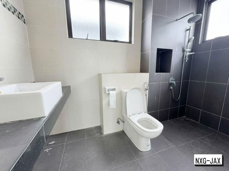 Semi-Detached House for Sale in Setia Utama (Setia Alam) - Loke . - Bathroom - PropertyGuru.com.my
