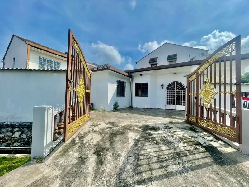 2-storey Terraced House for Sale in SS19 (Subang Jaya) - Zaidah Ahmad - Exterior - PropertyGuru.com.my