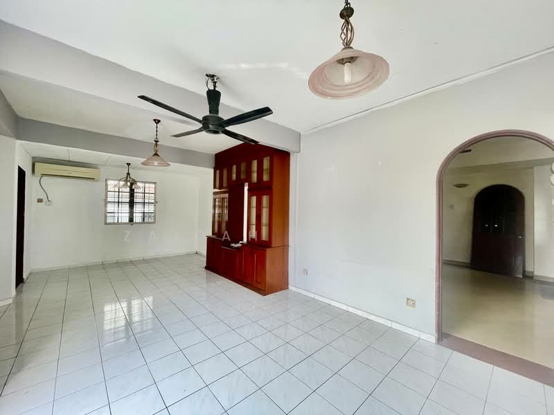 2-storey Terraced House for Sale in SS19 (Subang Jaya) - Zaidah Ahmad - Living Room - PropertyGuru.com.my
