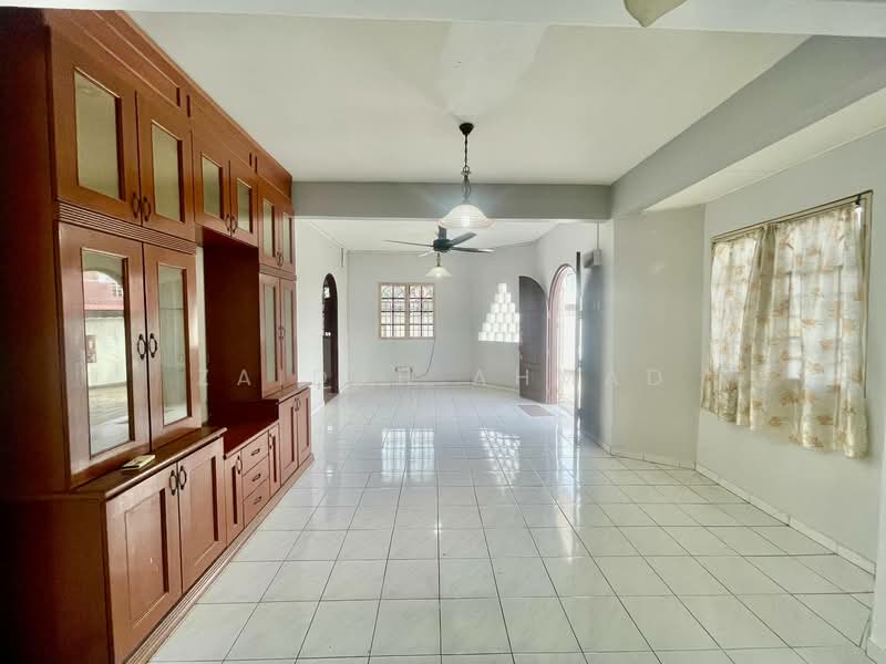 2-storey Terraced House for Sale in SS19 (Subang Jaya) - Zaidah Ahmad - Living Room - PropertyGuru.com.my