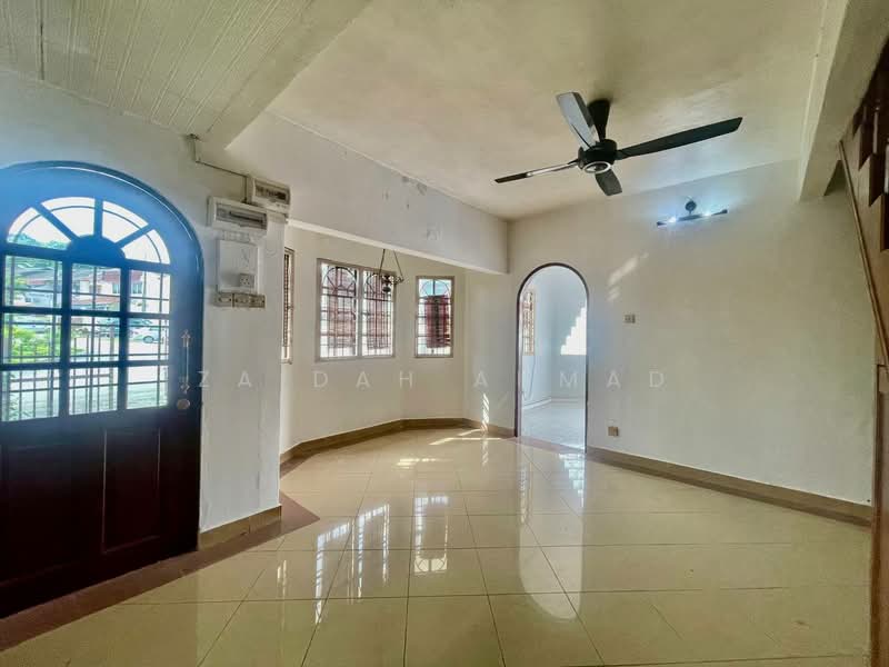 2-storey Terraced House for Sale in SS19 (Subang Jaya) - Zaidah Ahmad - Living Room - PropertyGuru.com.my