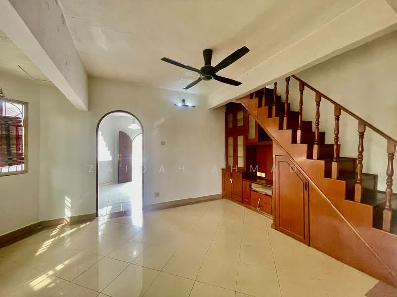 2-storey Terraced House for Sale in SS19 (Subang Jaya) - Zaidah Ahmad - Living Room - PropertyGuru.com.my