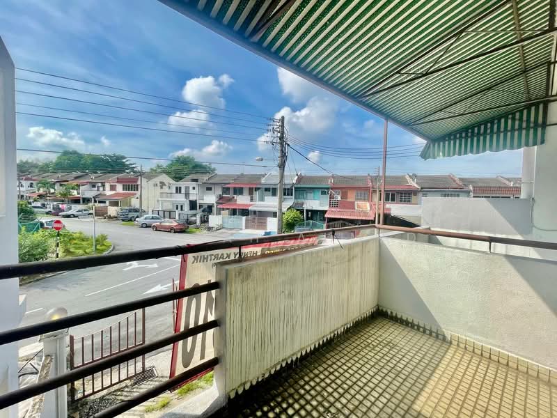 2-storey Terraced House for Sale in SS19 (Subang Jaya) - Zaidah Ahmad - Balcony - PropertyGuru.com.my