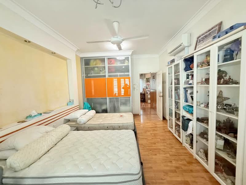 Bungalow for Sale in Taman Dagang (Ampang) - Azli Ibrahim - Bedroom - PropertyGuru.com.my