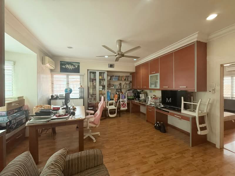 Bungalow for Sale in Taman Dagang (Ampang) - Azli Ibrahim - Study - PropertyGuru.com.my
