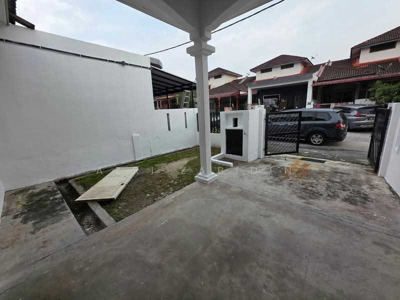 Rumah Teres 1 Tingkat untuk Dijual di Bandar Puncak Alam (Puncak Alam) - Azri Zabidin - Exterior - PropertyGuru.com.my