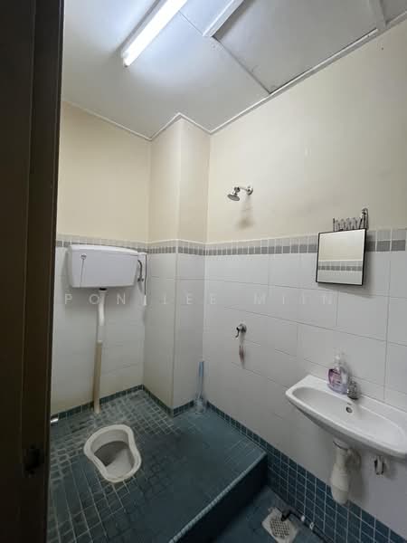 Shop / Office for Rent in Taman Maluri (Cheras) - Pon Lee Miin - Bathroom - PropertyGuru.com.my